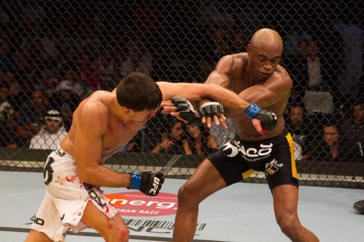 Demian Maia disputou o cinturão peso-médio contra Anderson Silva no UFC 212 — Foto: Getty Images