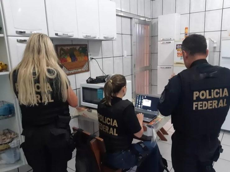 Policiais federais no Rio de Janeiro durante operção contra pedofilia — Foto: Divulgação