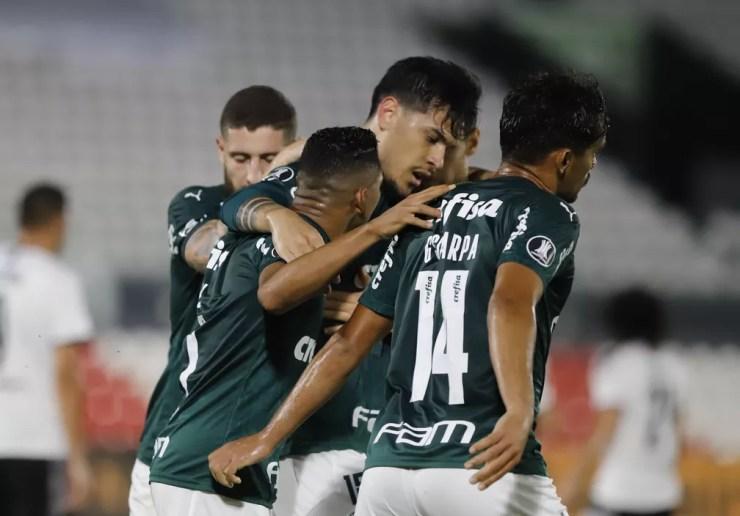 Bola parada novamente ajudou o Palmeiras: gol veio quando equipe era pior em campo — Foto: Reuters