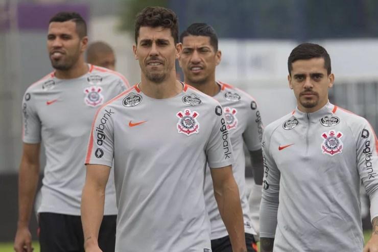 Danilo Avelar, Jonathas e Ralf com Fagner: Corinthians contratou 18 nomes em 2018 — Foto: Daniel Augusto Jr/Ag. Corinthians