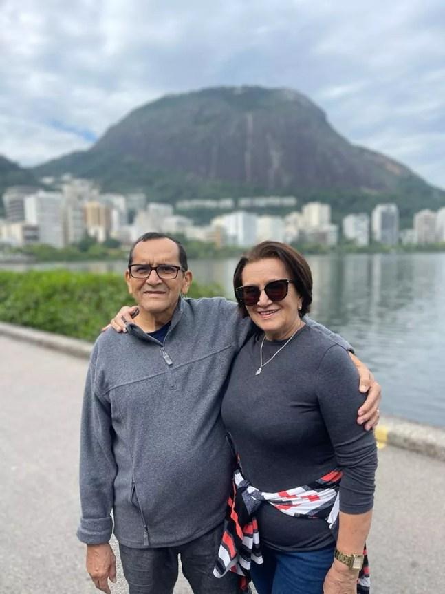 Geraldo Coelho, 73 anos, e Osélia Coelho, 72 anos, na Lagoa Rodrigo de Freitas, na Zona Sul do Rio — Foto: Felipe Coelho/ Arquivo pessoal