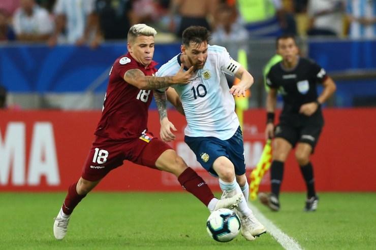 Soteldo enfrenta Messi no Maracanã - Lucas Uebel/Getty Images