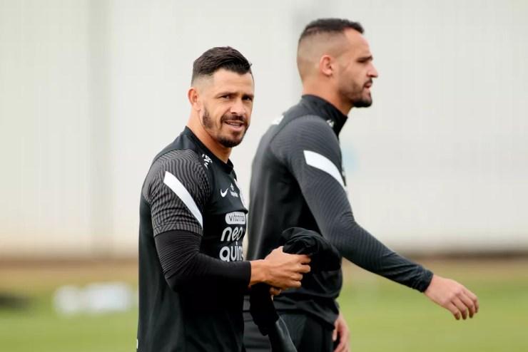 Giuliano e Renato Augusto em treino do Corinthians — Foto: Rodrigo Coca/Ag. Corinthians