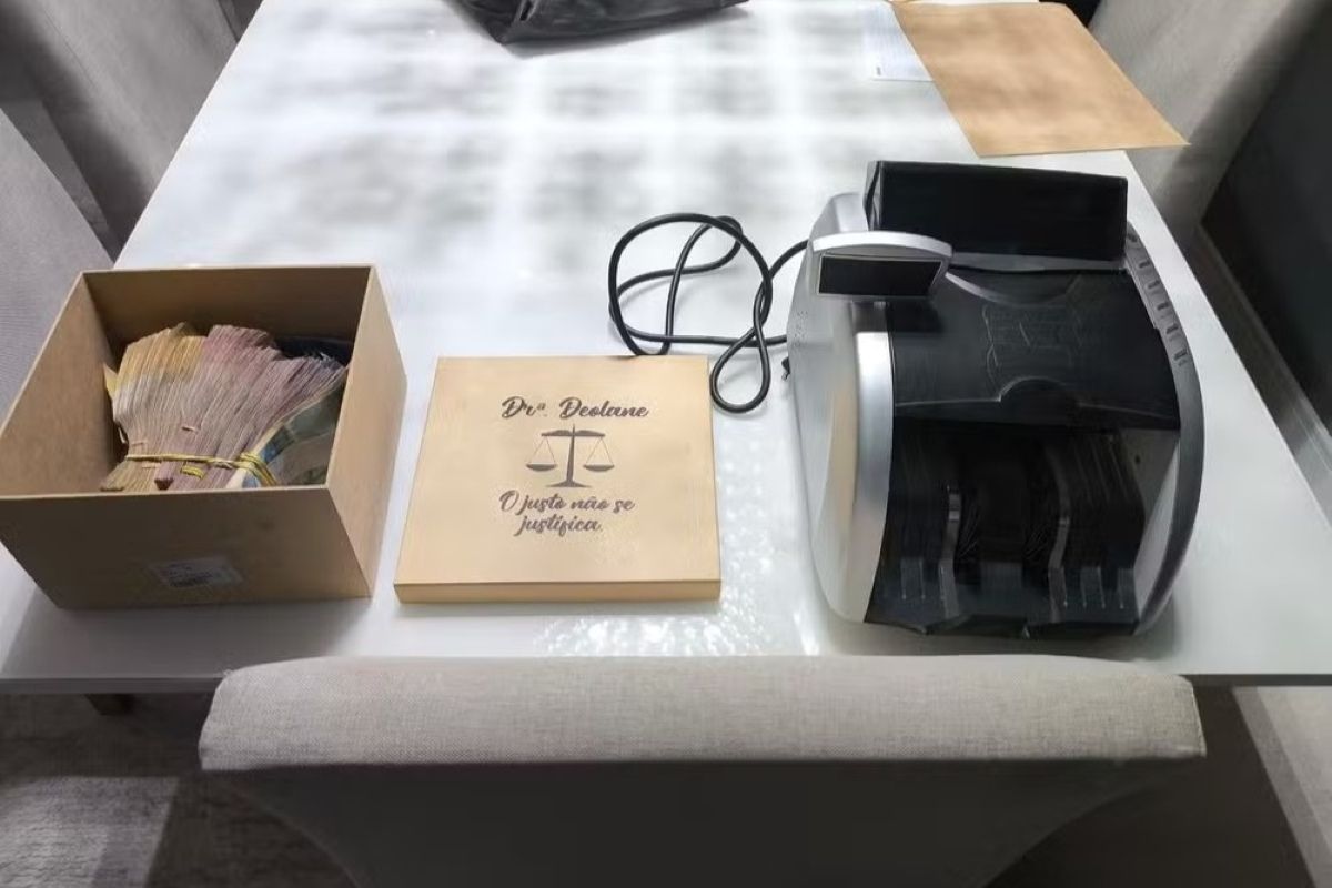 A apreensão ocorreu em Ribeirão Preto durante operação contra lavagem de dinheiro ligada ao PCC, com R$ 20 mil encontrados