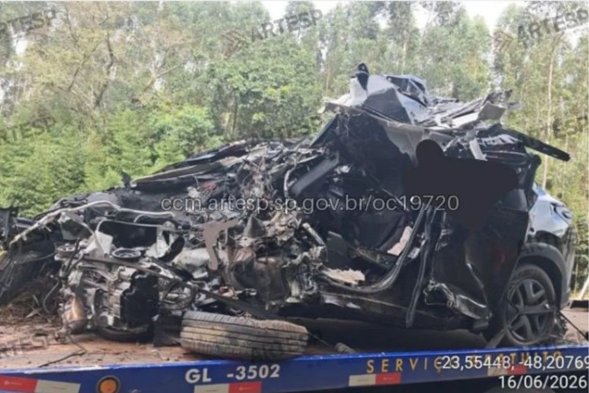 A colisão na rodovia envolveu o veículo de Diego, que invadiu a pista contrária, resultando em um acidente fatal e a morte da esposa