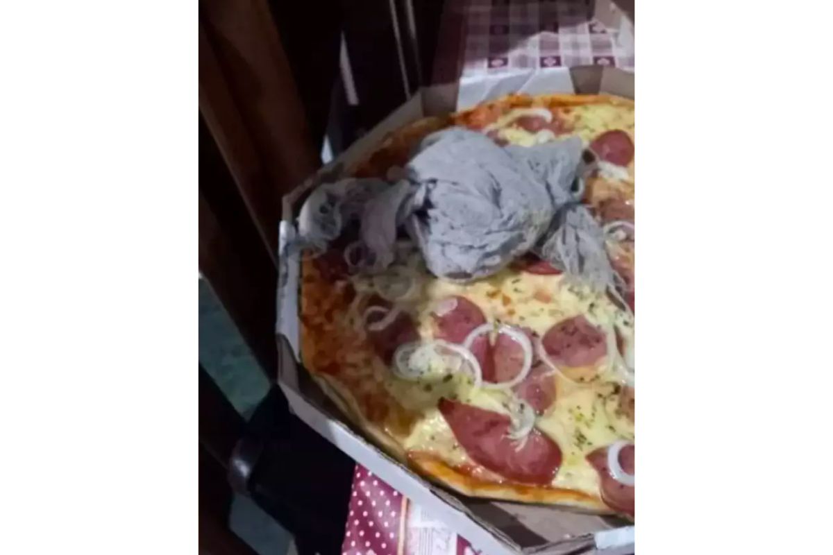 pizza-com-pano-de-chao