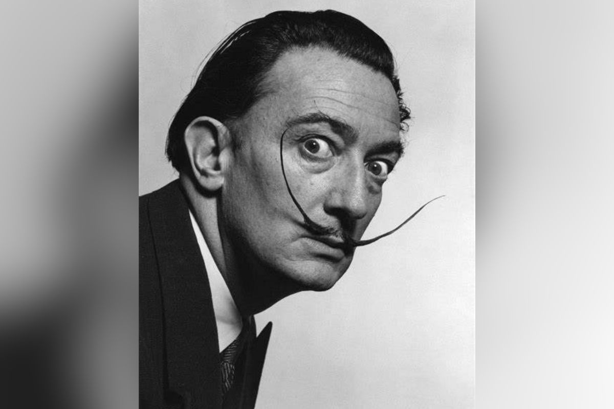 Retrato de Salvador Dalí, cuja imagem – e bigode – tornaram-se assinatura viva - Imagem: Reprodução
